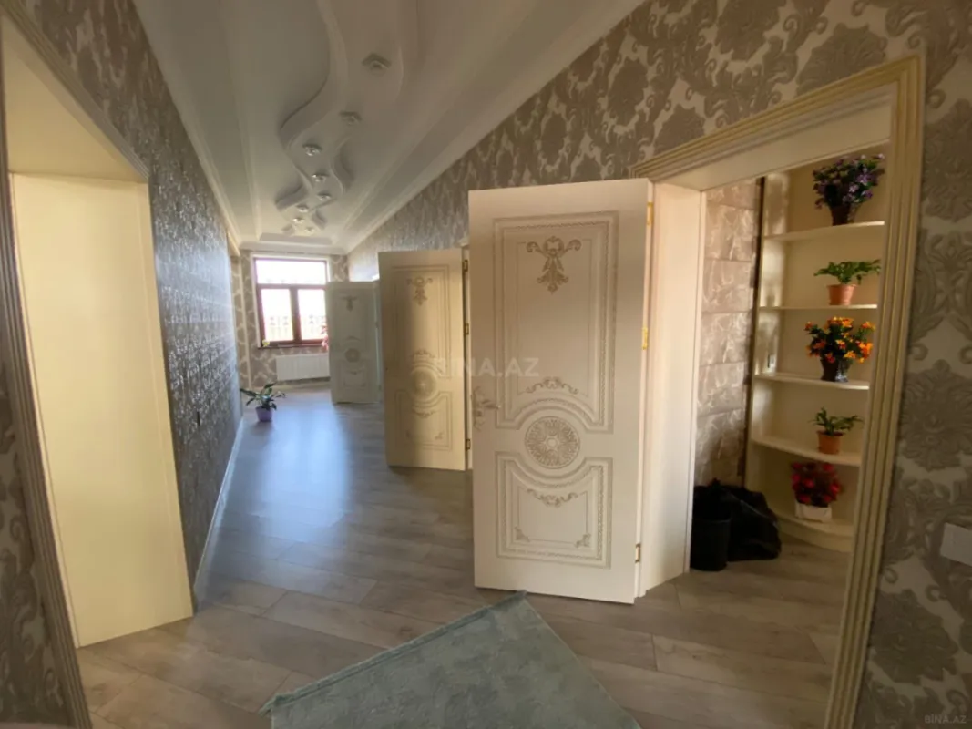 Satılır 9 otaqlı həyət evi 360 m²