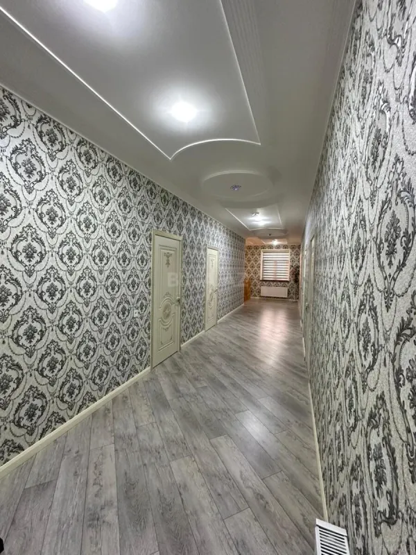Satılır 9 otaqlı həyət evi 360 m²