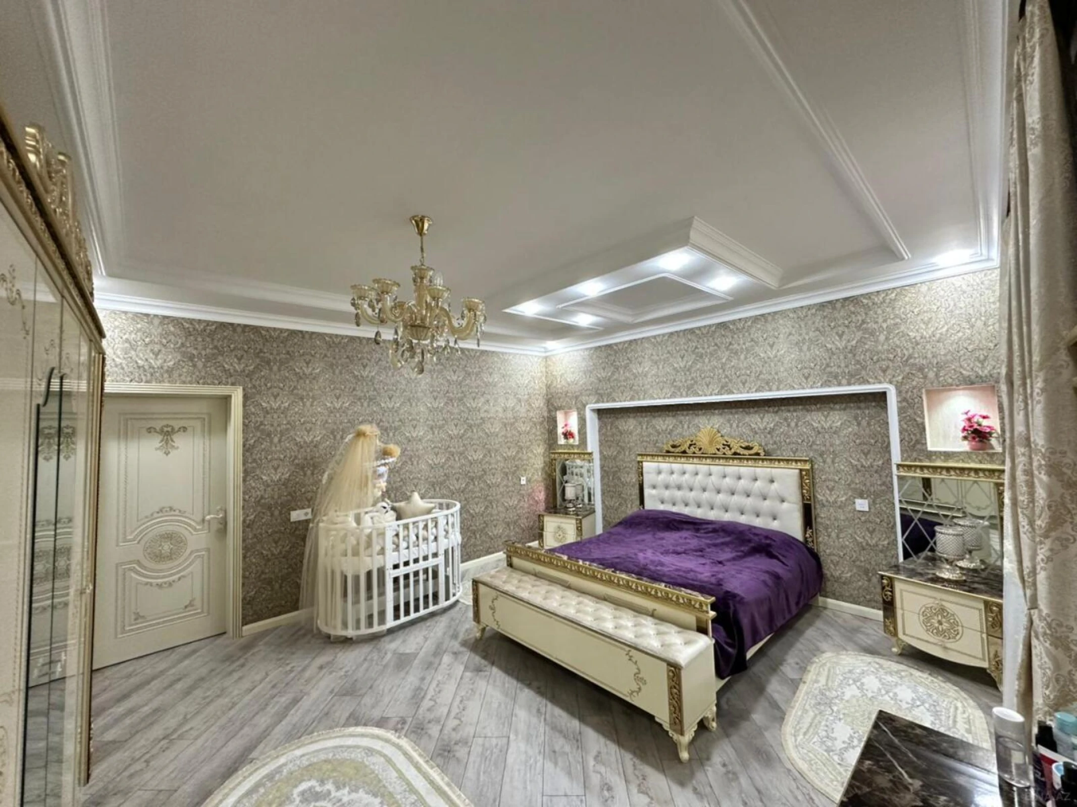 Satılır 9 otaqlı həyət evi 360 m²