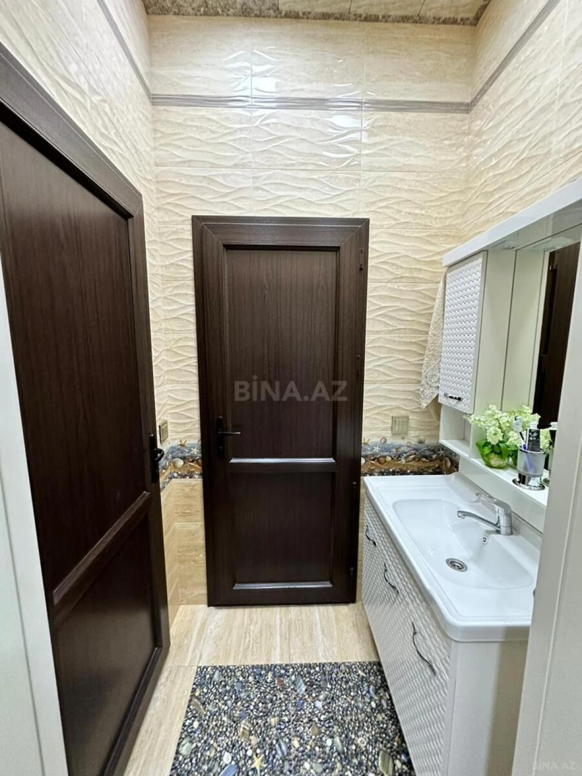 Satılır 9 otaqlı həyət evi 360 m²