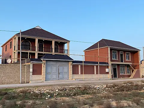 Satılır 9 otaqlı həyət evi 360 m²