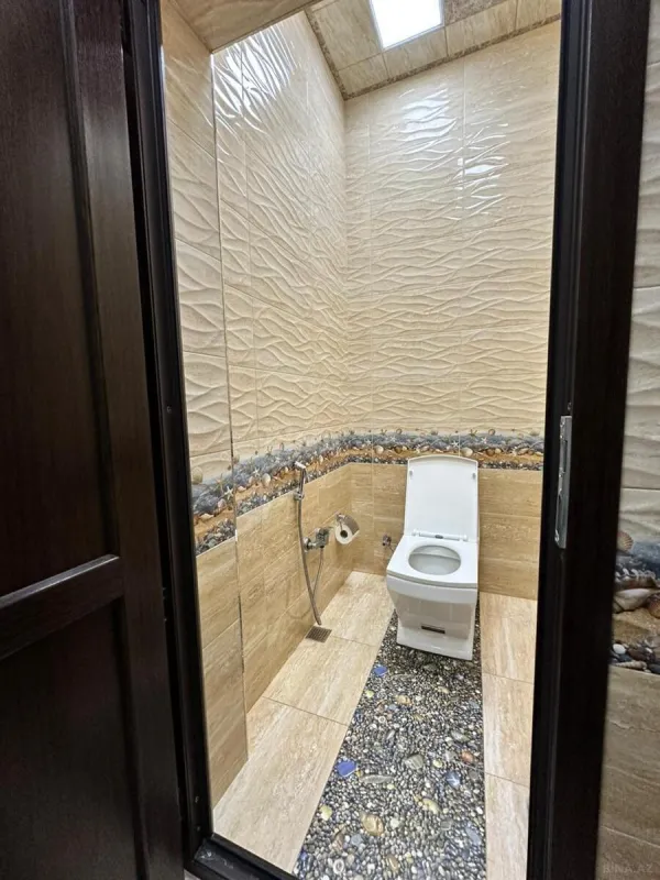 Satılır 9 otaqlı həyət evi 360 m²