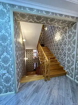 Satılır 9 otaqlı həyət evi 360 m²