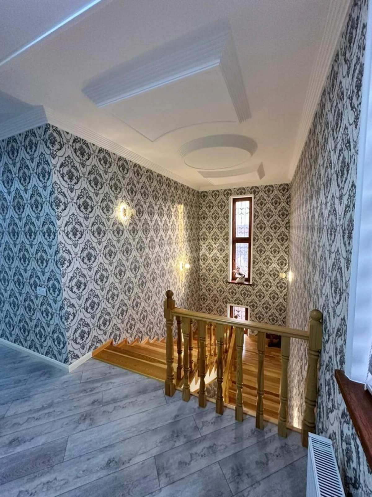 Satılır 9 otaqlı həyət evi 360 m²