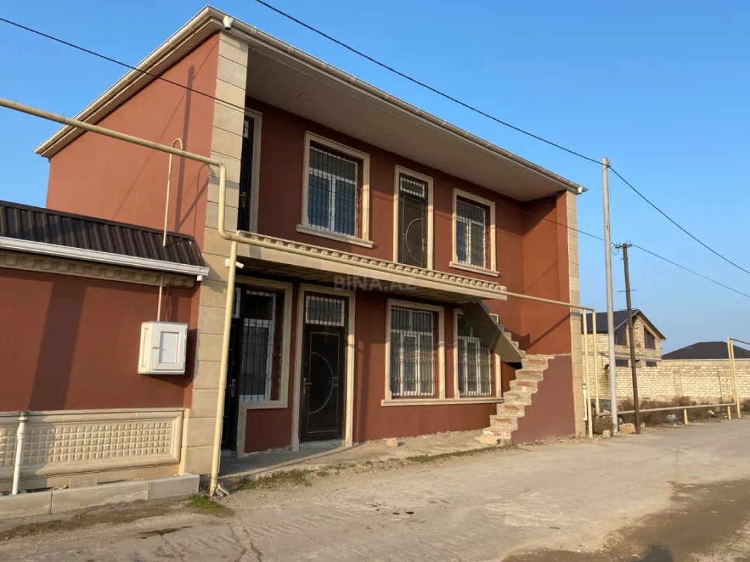 Satılır 9 otaqlı həyət evi 360 m²