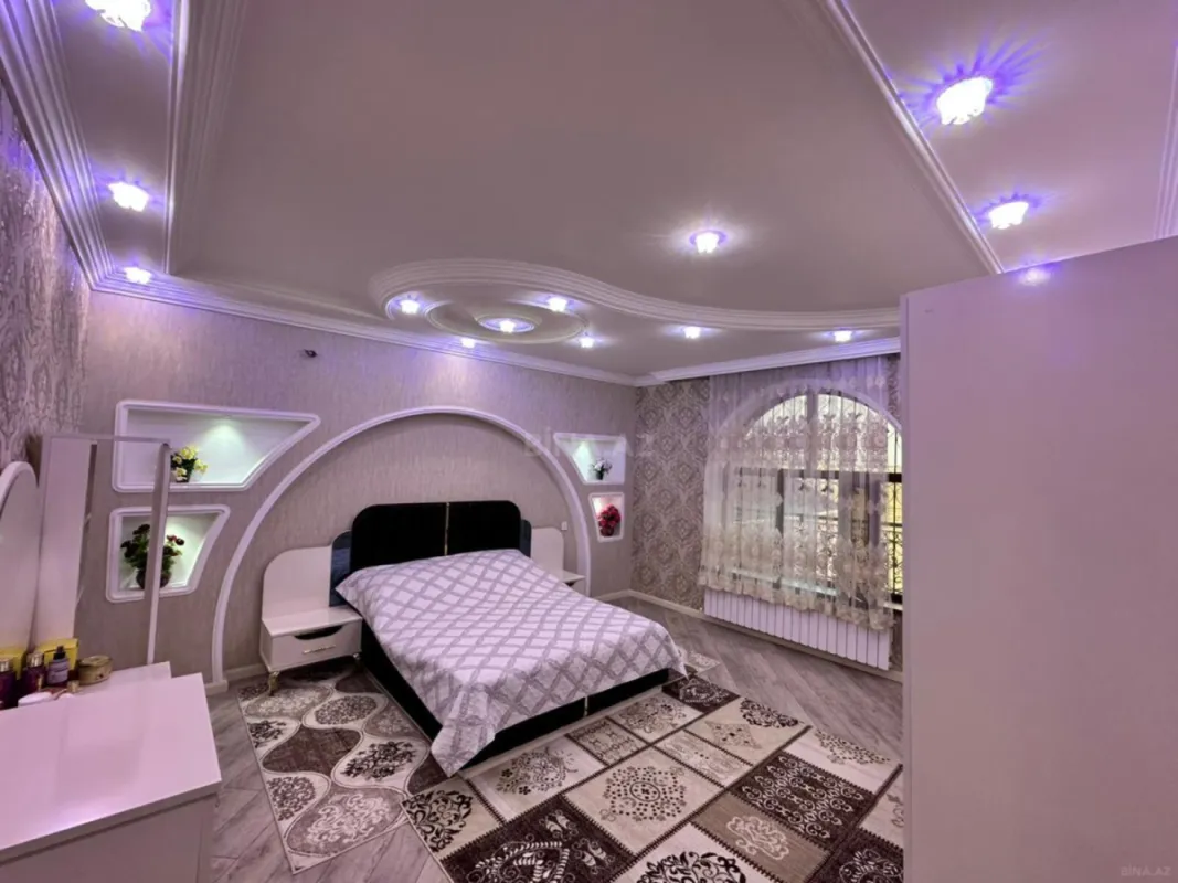 Satılır 9 otaqlı həyət evi 360 m²