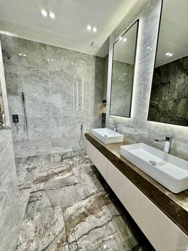 Satılır 4 otaqlı mənzil 216 m²