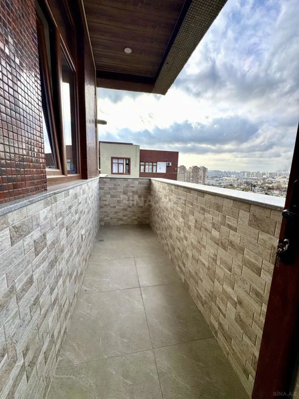 Satılır 4 otaqlı mənzil 216 m²