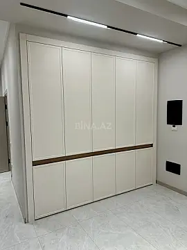 Satılır 4 otaqlı mənzil 216 m²