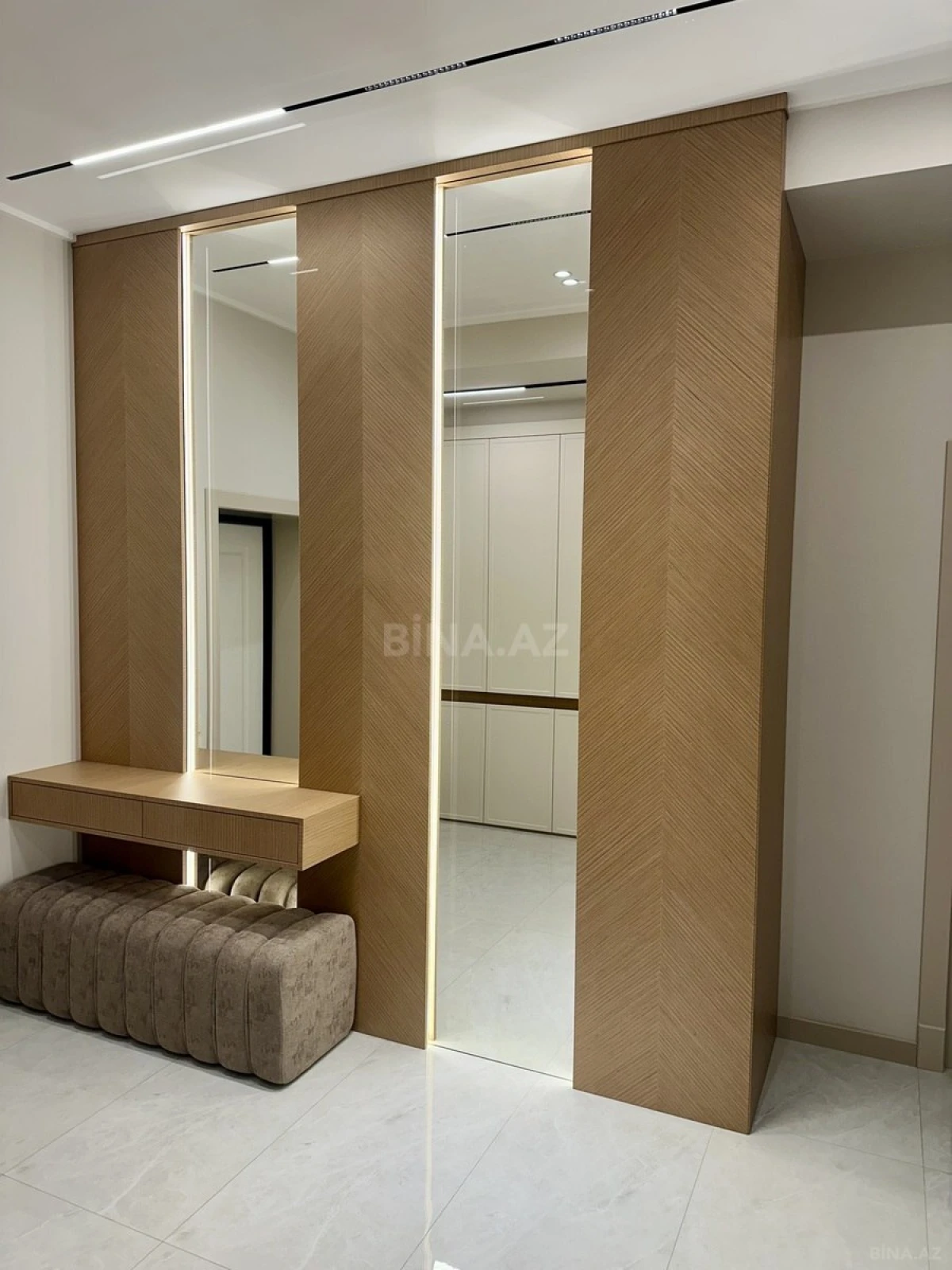 Satılır 4 otaqlı mənzil 216 m²