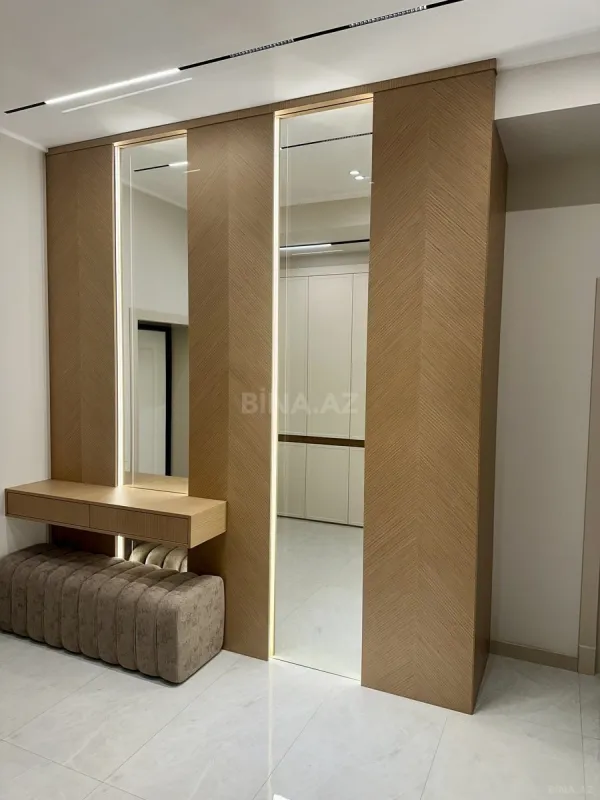 Satılır 4 otaqlı mənzil 216 m²