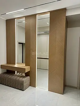Satılır 4 otaqlı mənzil 216 m²