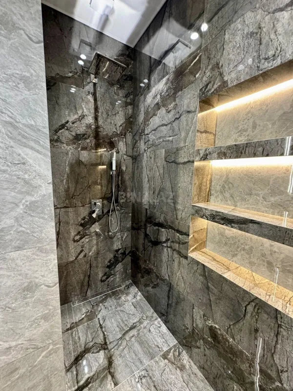 Satılır 4 otaqlı mənzil 216 m²