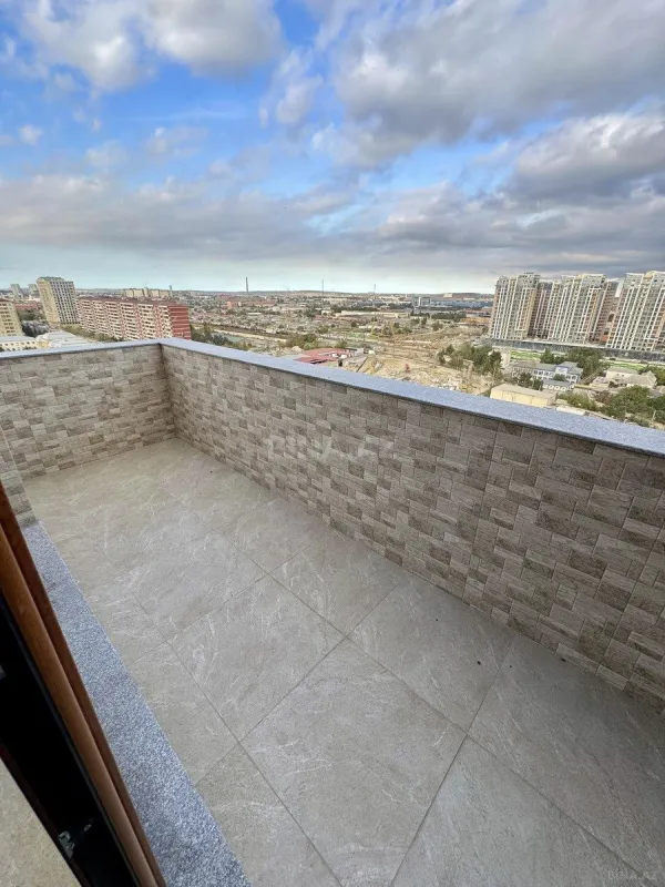 Satılır 4 otaqlı mənzil 216 m²