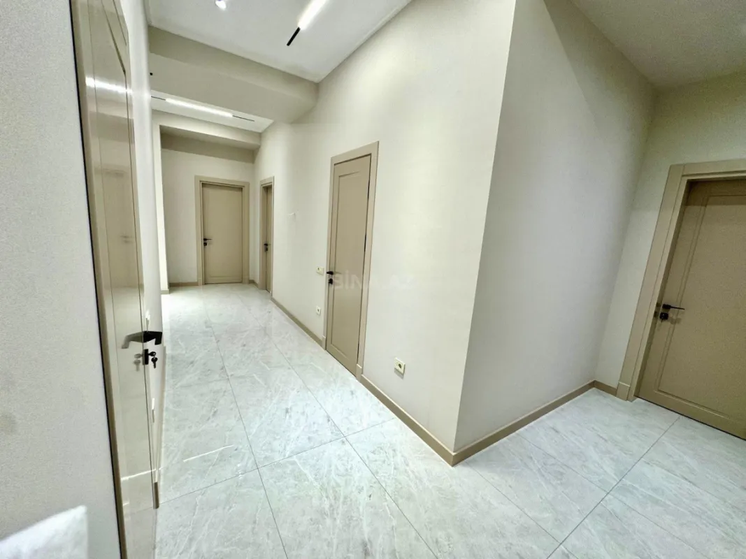 Satılır 4 otaqlı mənzil 216 m²