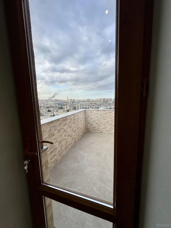 Satılır 4 otaqlı mənzil 216 m²