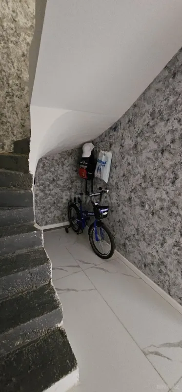 Satılır 5 otaqlı həyət evi 200 m²