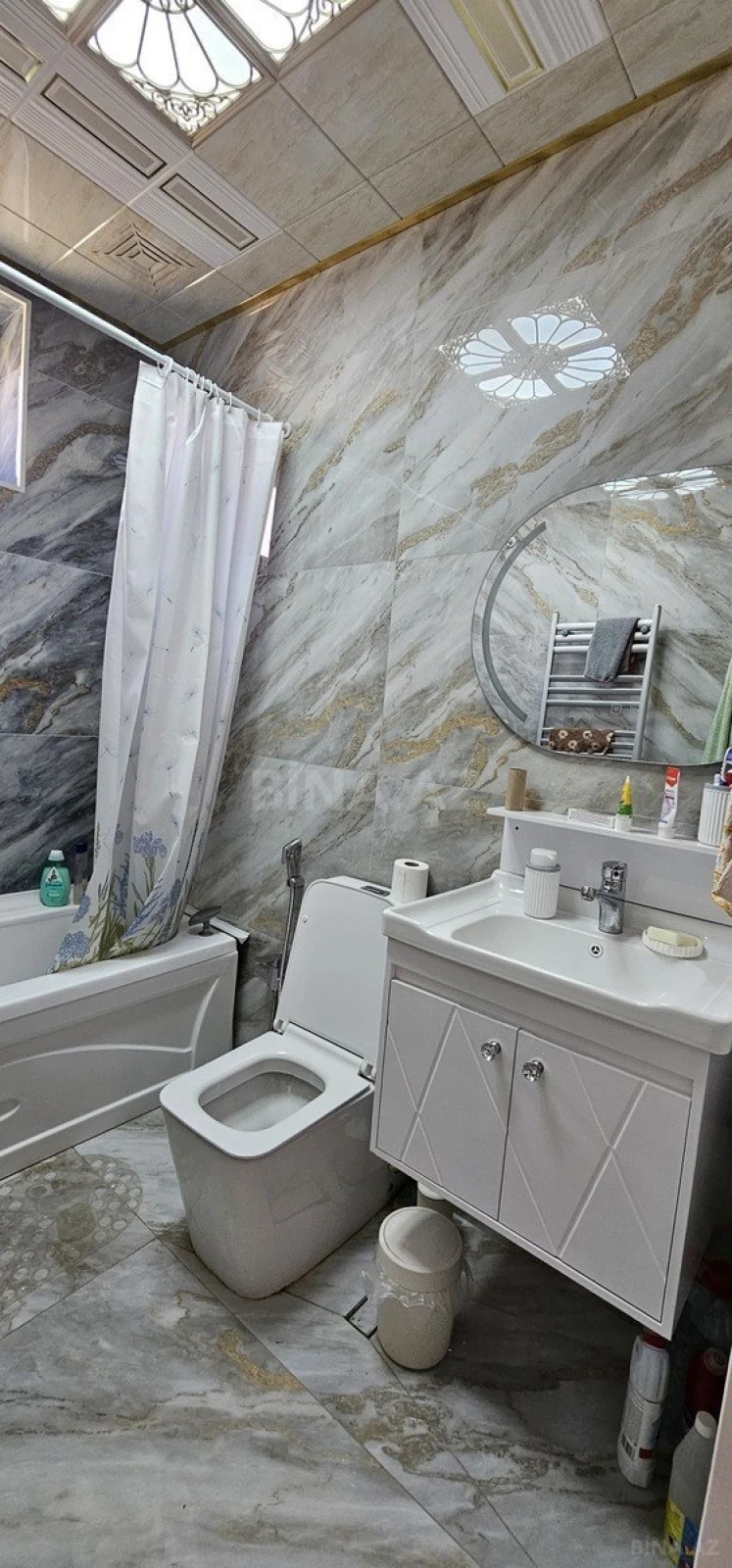 Satılır 5 otaqlı həyət evi 200 m²