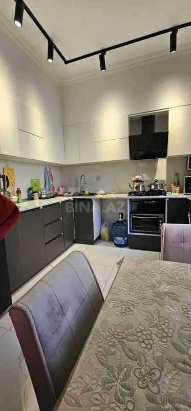 Satılır 5 otaqlı həyət evi 200 m²