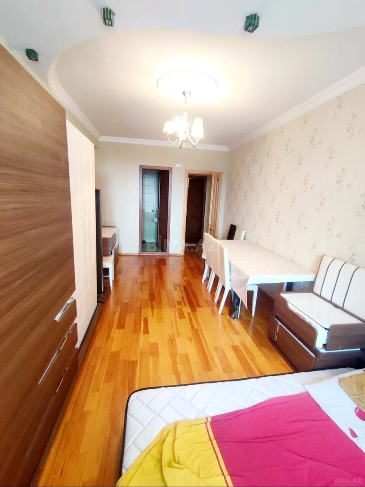 Satılır 3 otaqlı mənzil 125 m²