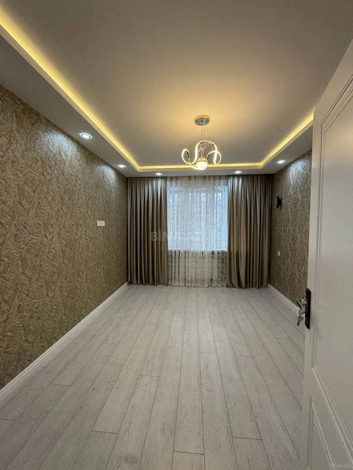 Satılır 2 otaqlı mənzil 65 m²