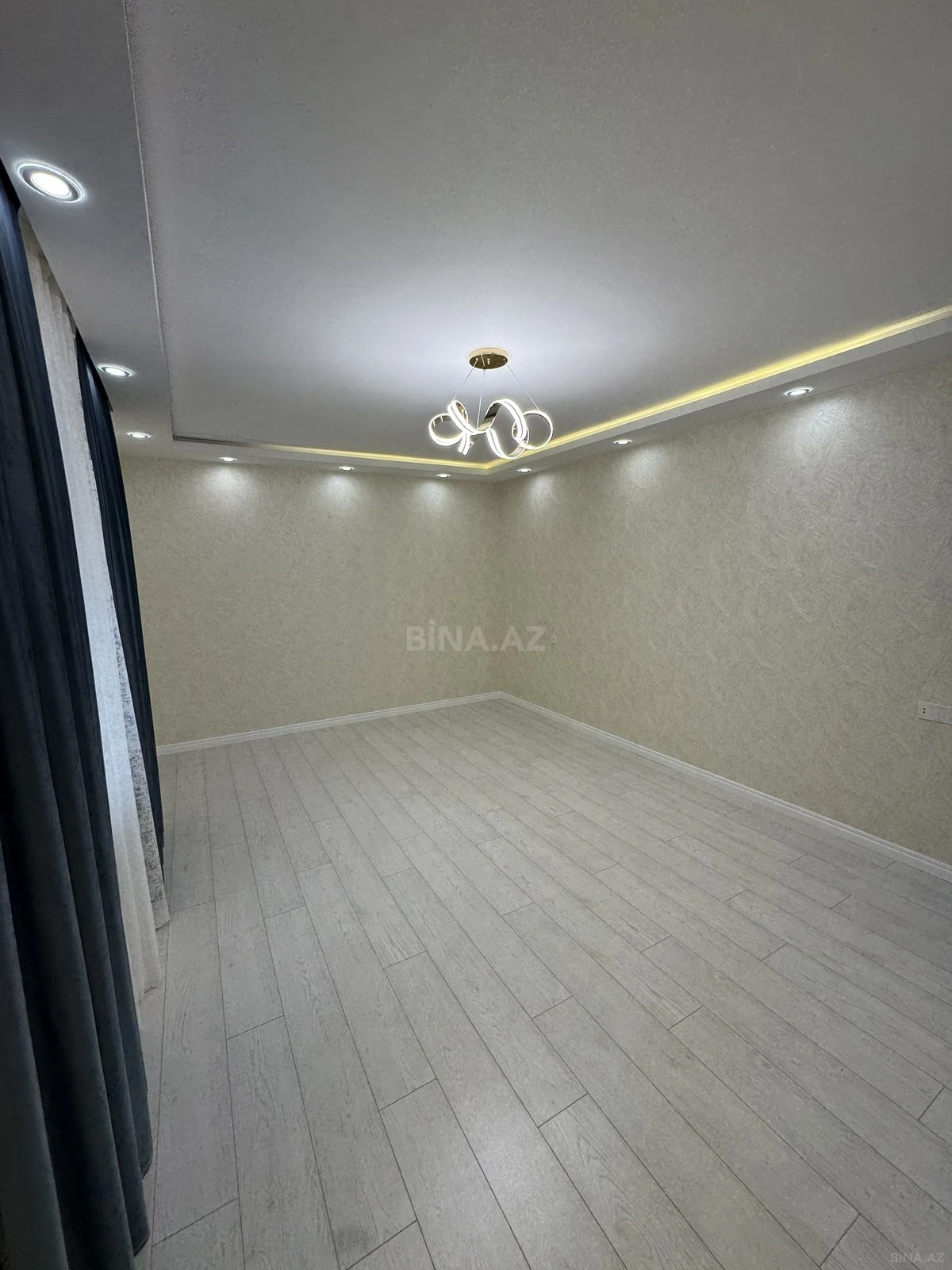 Satılır 2 otaqlı mənzil 65 m²