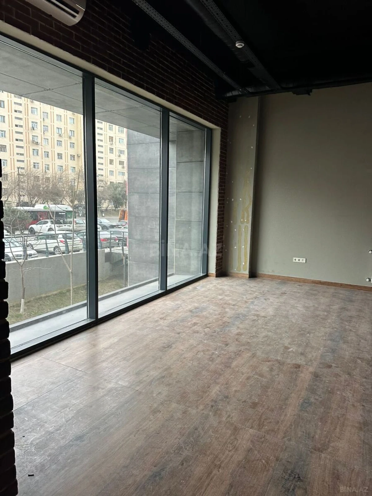 Satılır obyekt 122.8 m²