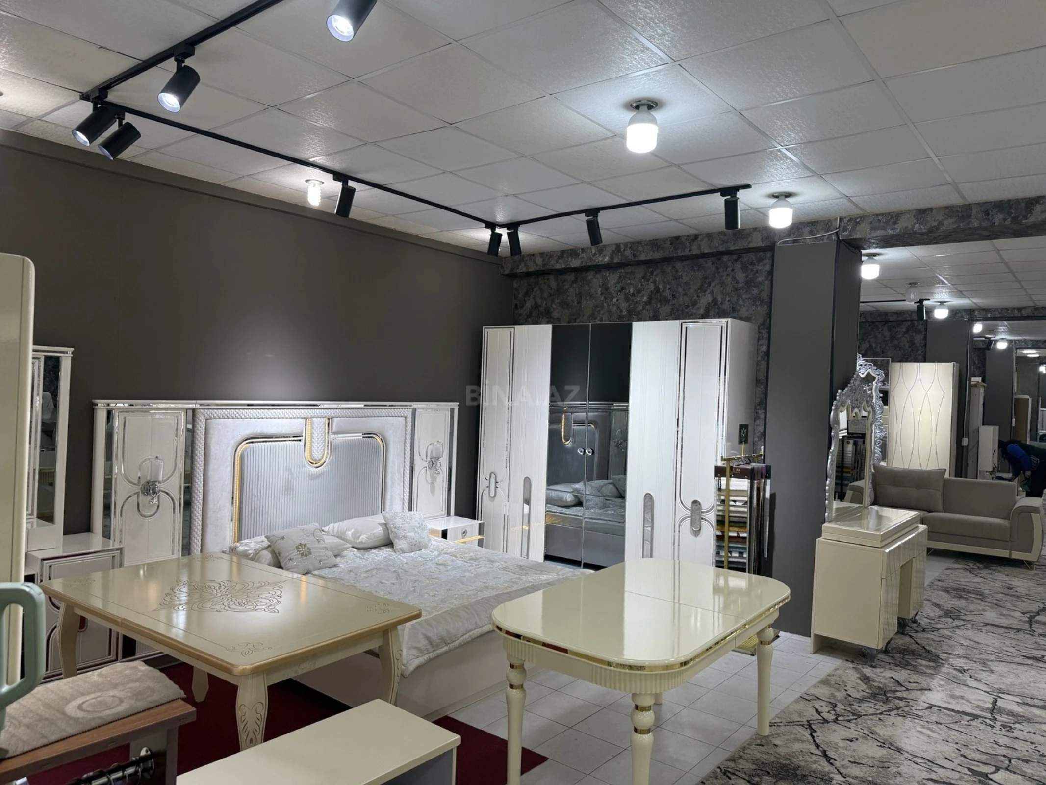 Satılır obyekt 108 m²