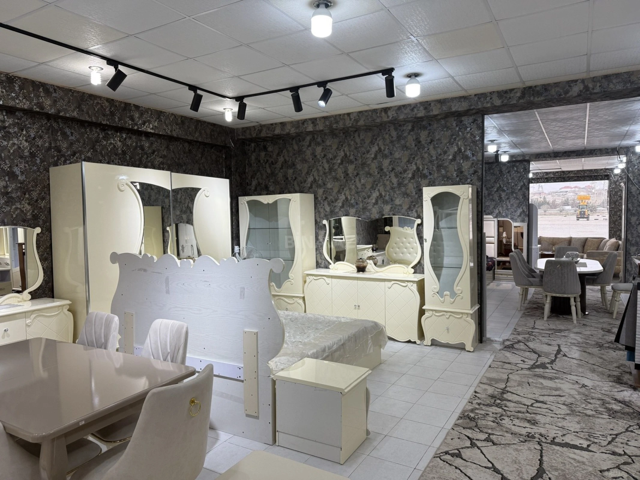 Satılır obyekt 108 m²
