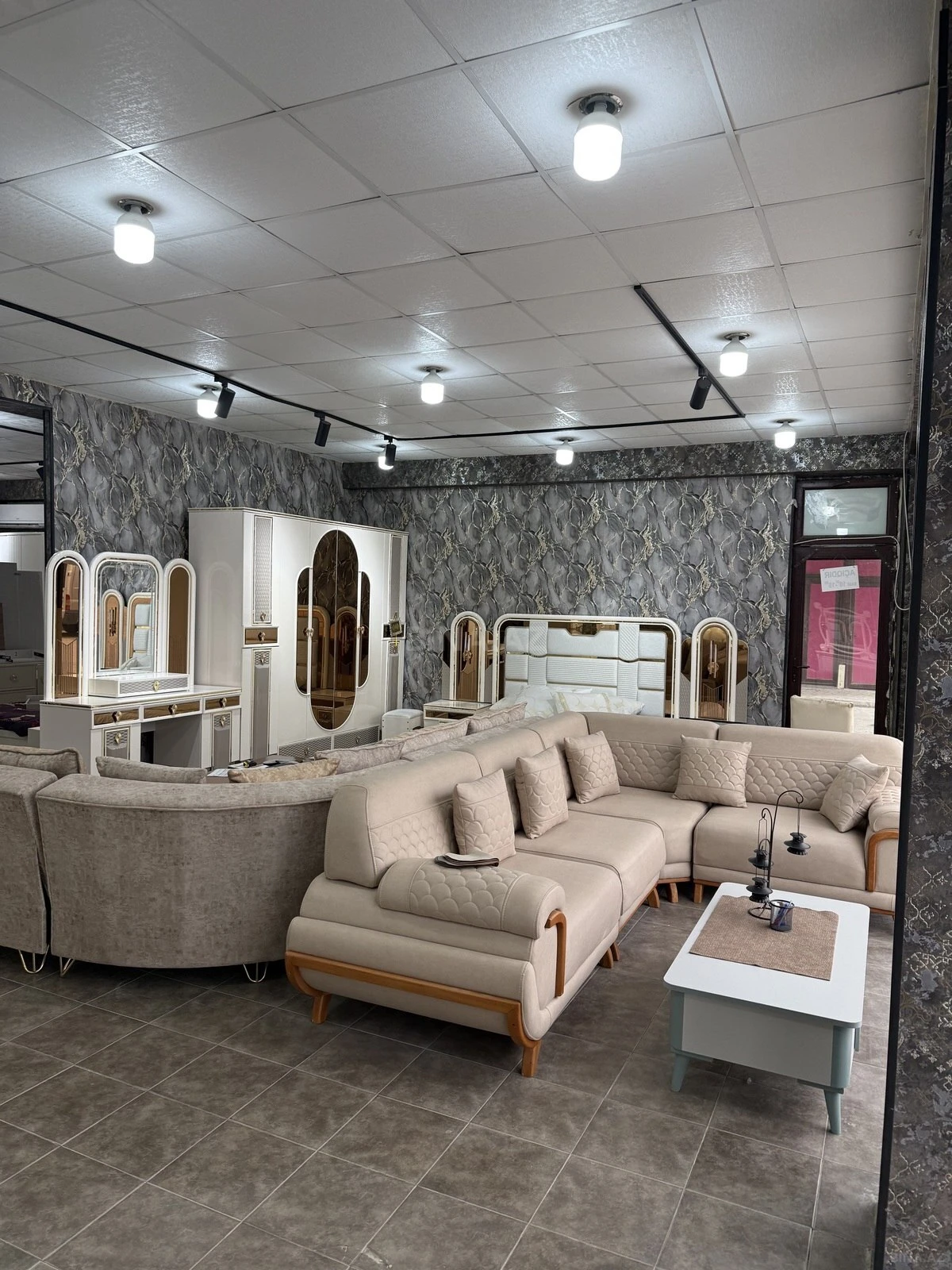 Satılır obyekt 108 m²