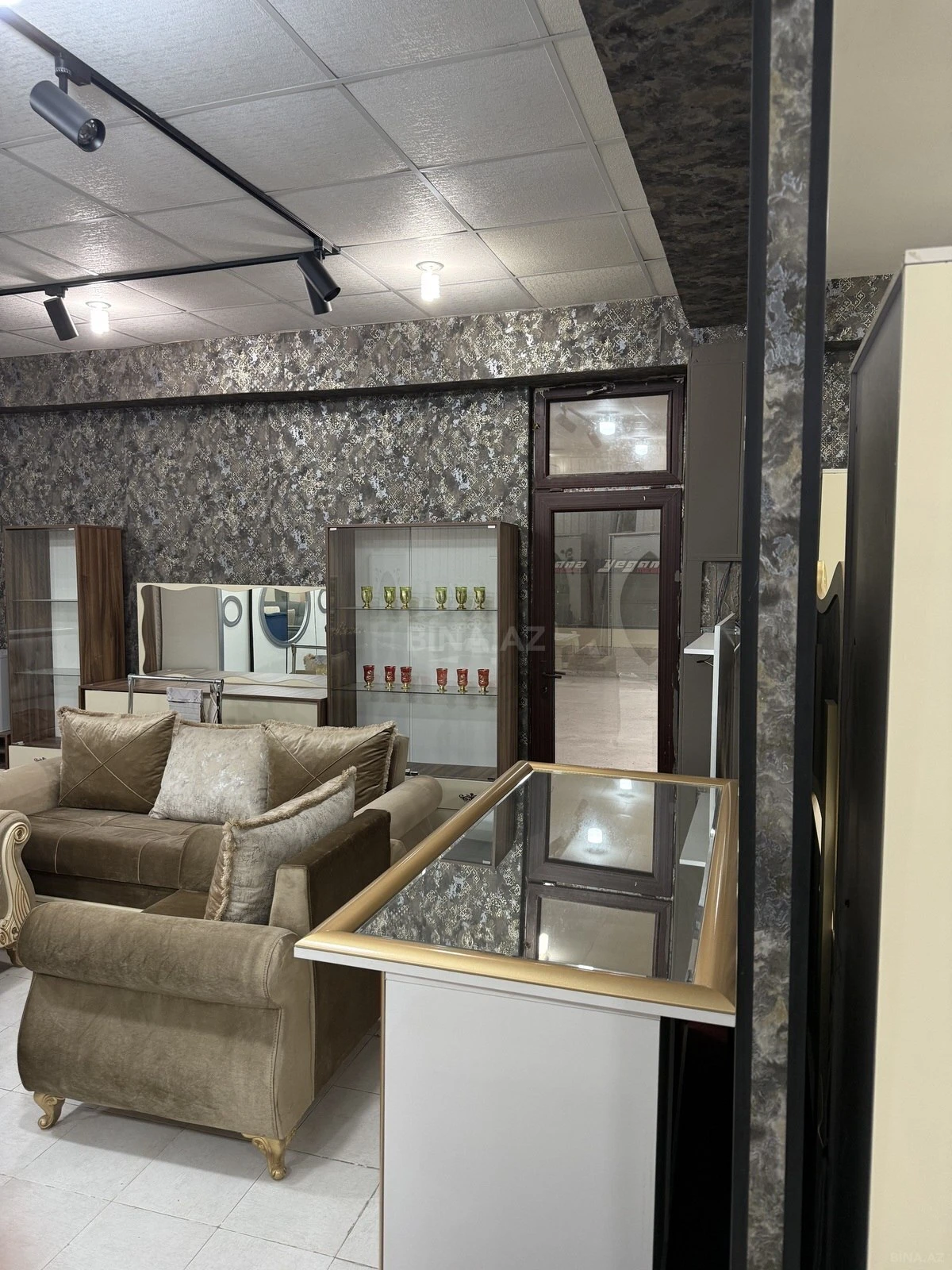 Satılır obyekt 108 m²