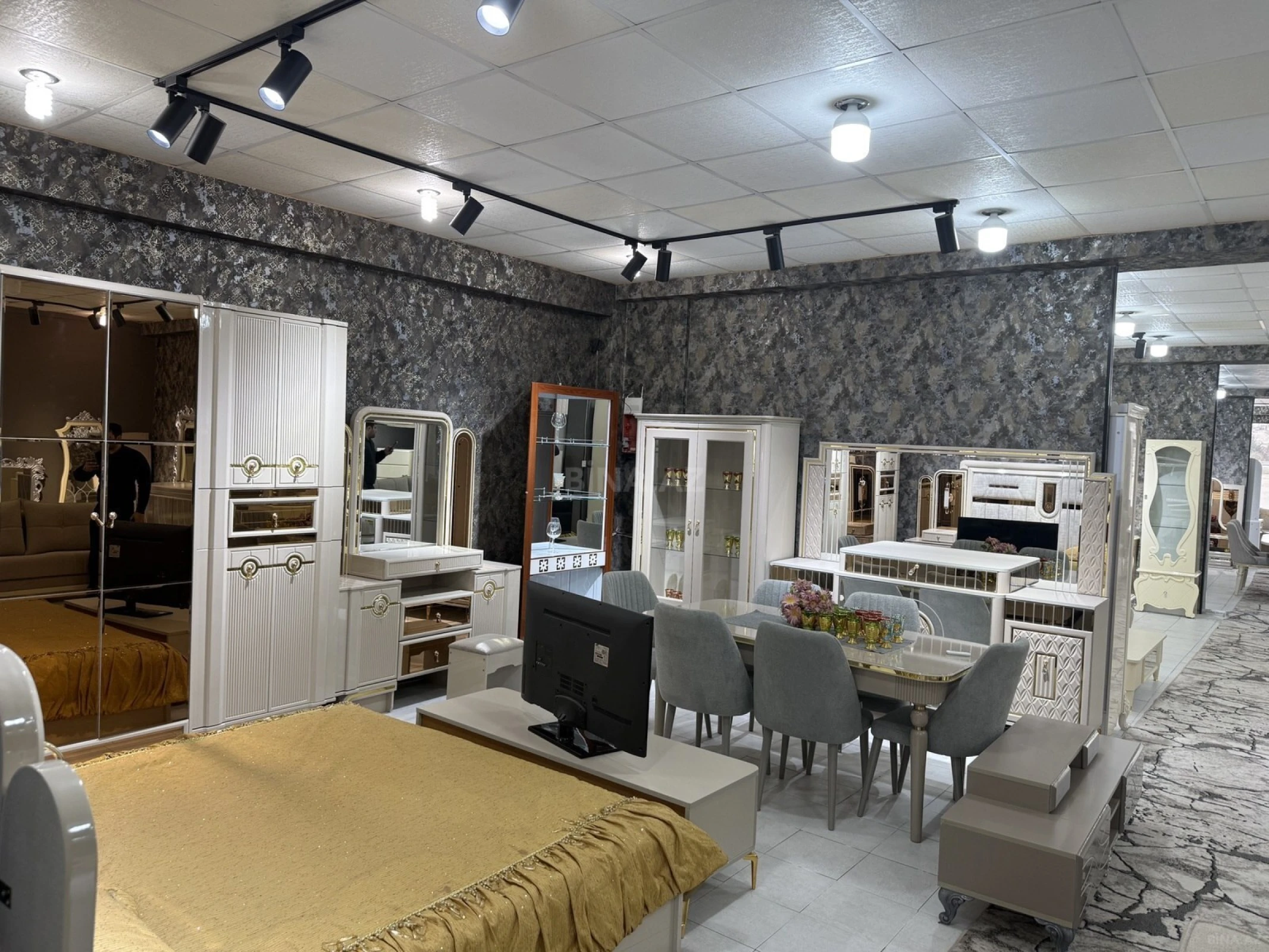 Satılır obyekt 108 m²