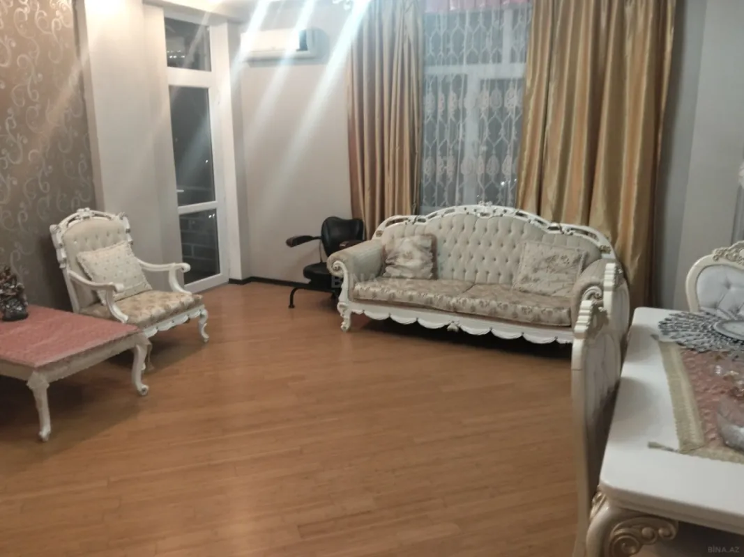 Kirayə verilir 3 otaqlı mənzil 120 m²
