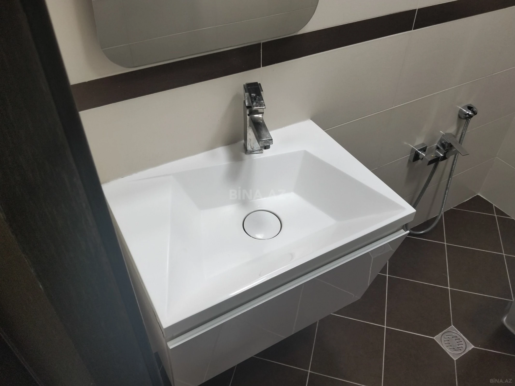 Kirayə verilir 3 otaqlı mənzil 120 m²