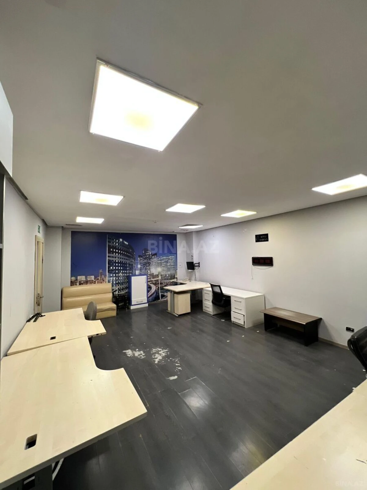 Kirayə verilir 2 otaqlı ofis 52 m²