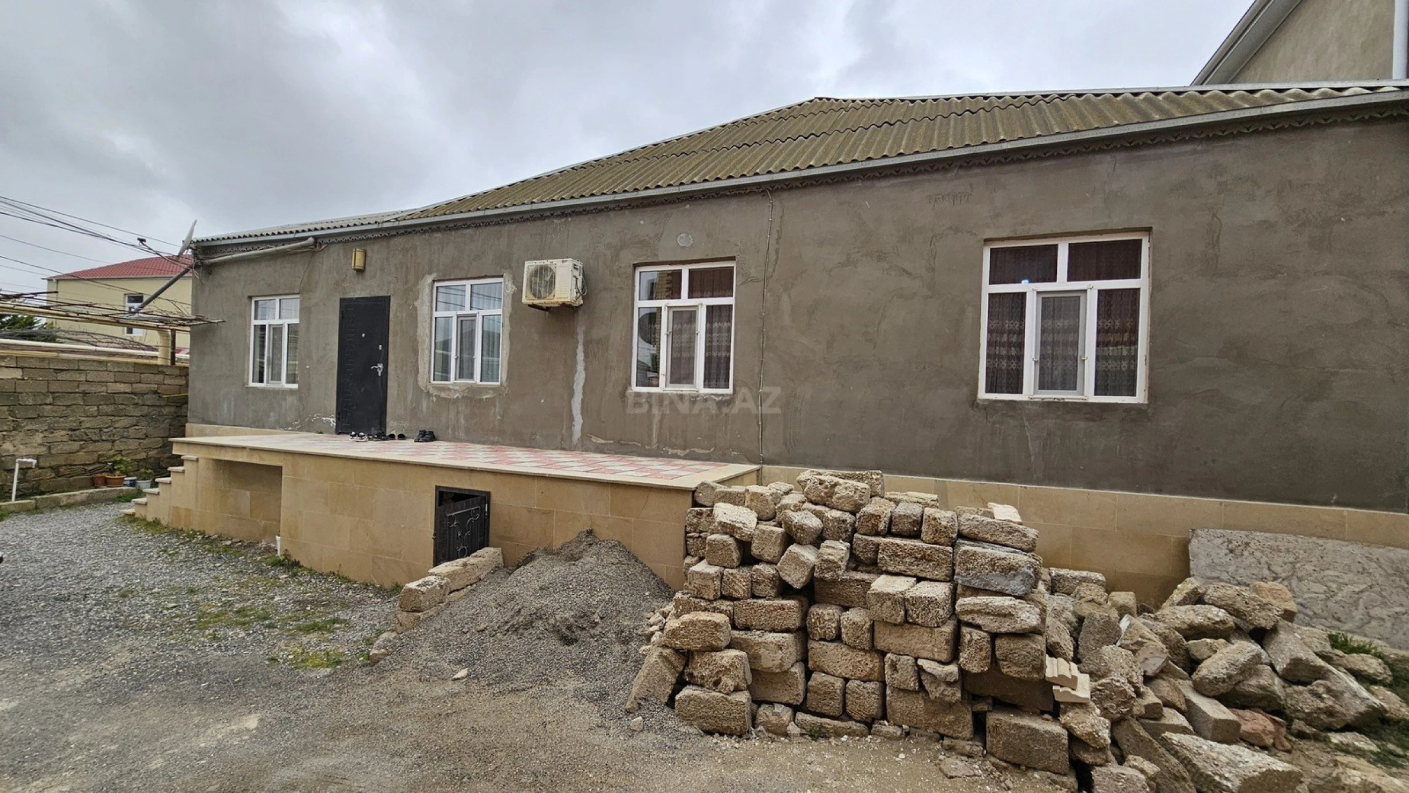 Satılır 7 otaqlı həyət evi 210 m²