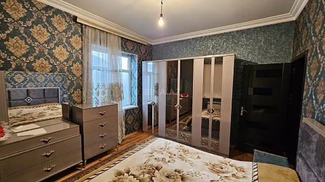 Satılır 7 otaqlı həyət evi 210 m²