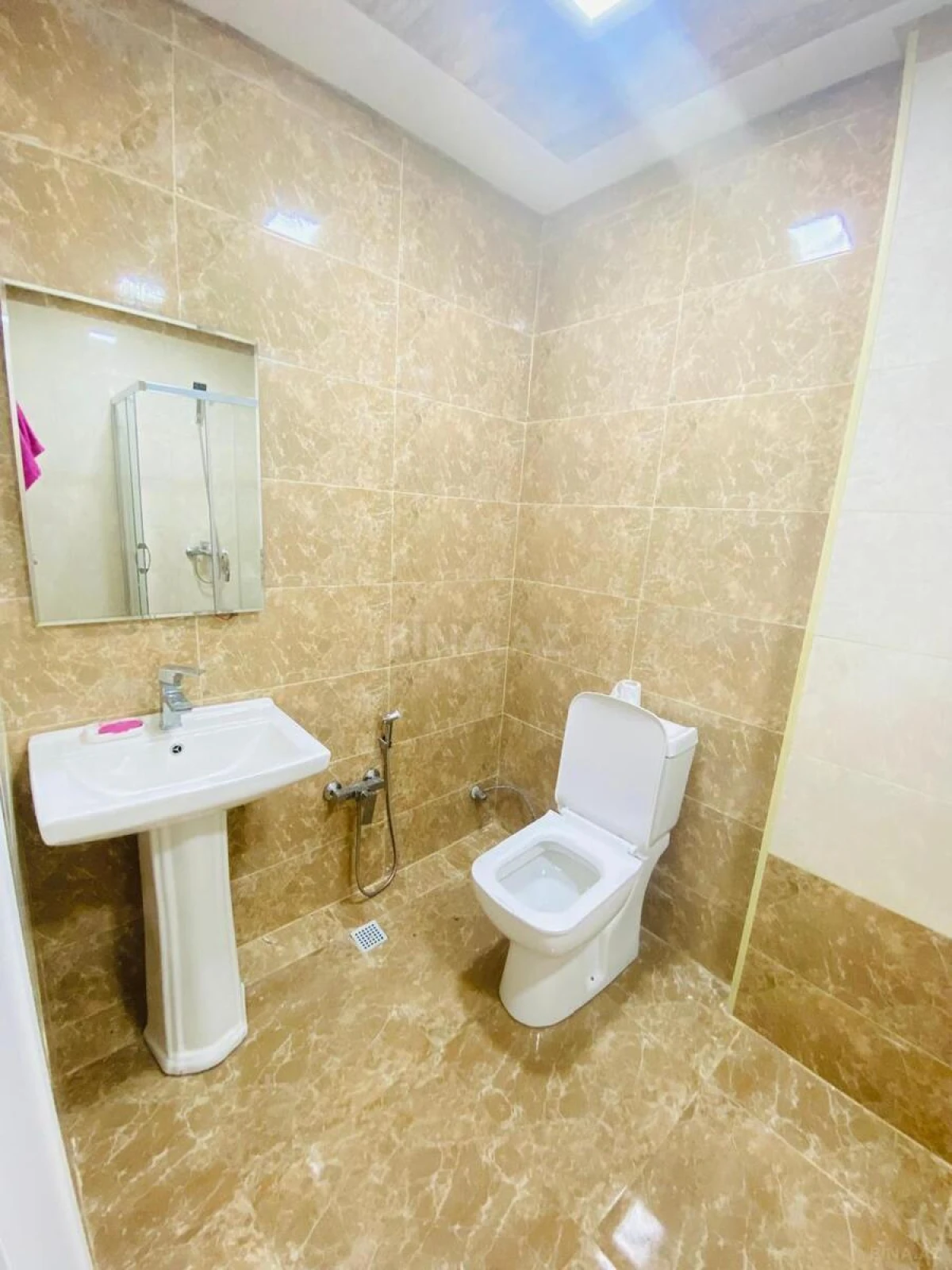 Kirayə verilir 1 otaqlı mənzil 65 m²