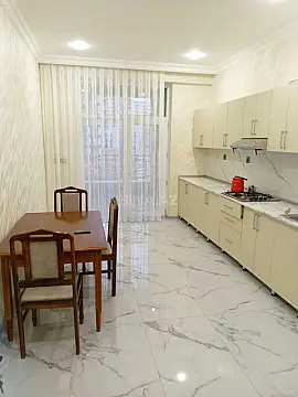 Kirayə verilir 2 otaqlı mənzil 96 m²