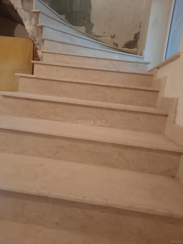 Satılır 5 otaqlı həyət evi 328 m²