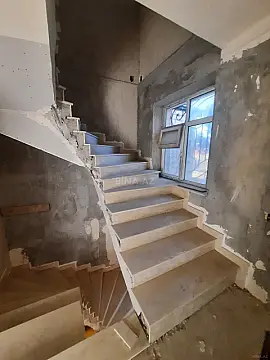 Satılır 5 otaqlı həyət evi 328 m²