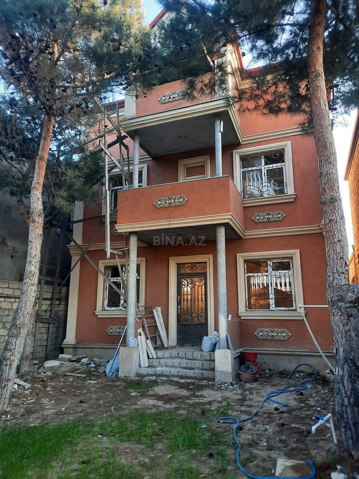 Satılır 5 otaqlı həyət evi 328 m²