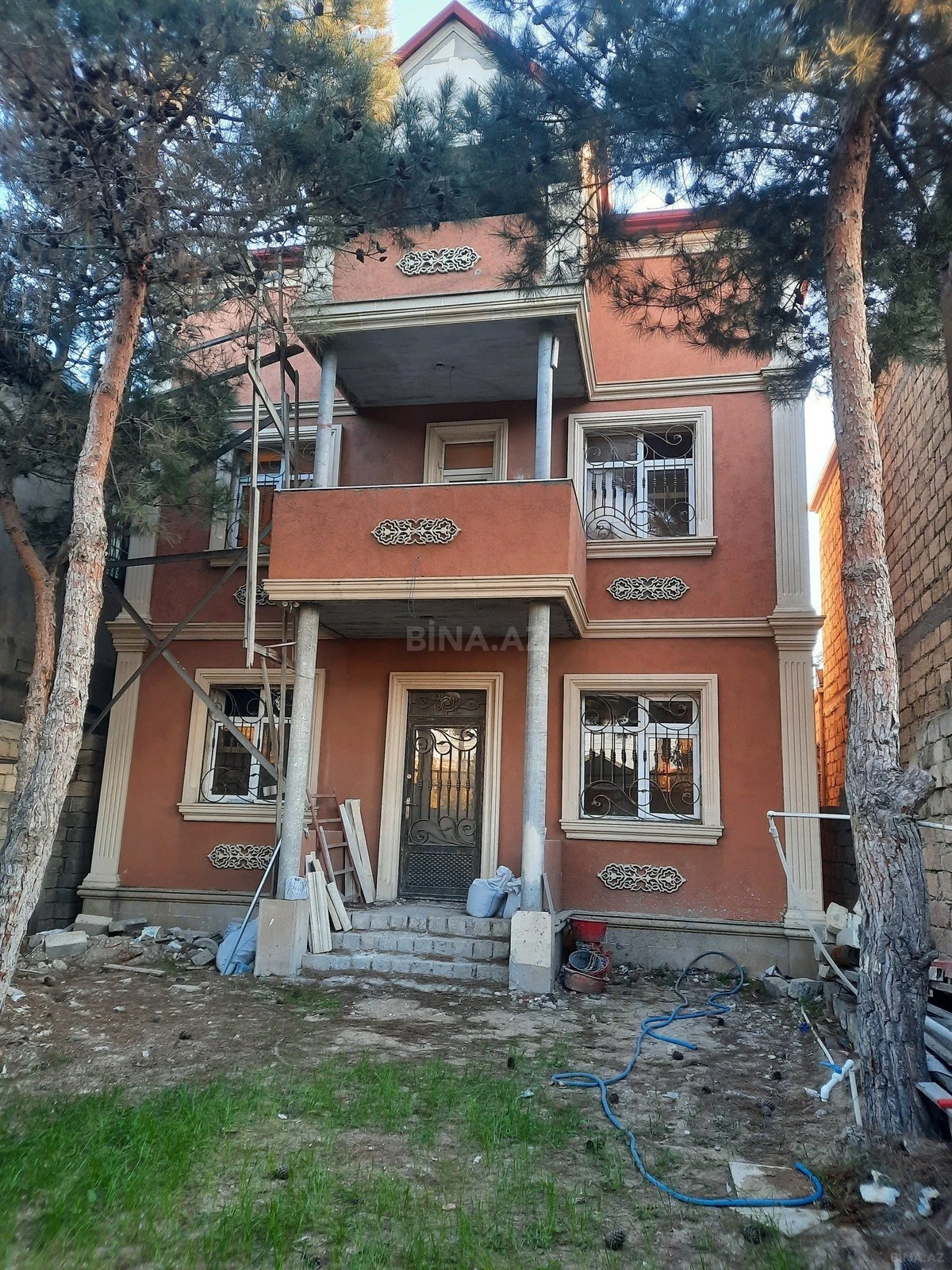 Satılır 5 otaqlı həyət evi 328 m²