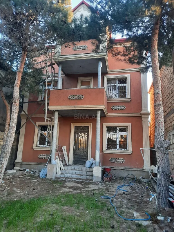 Satılır 5 otaqlı həyət evi 328 m²