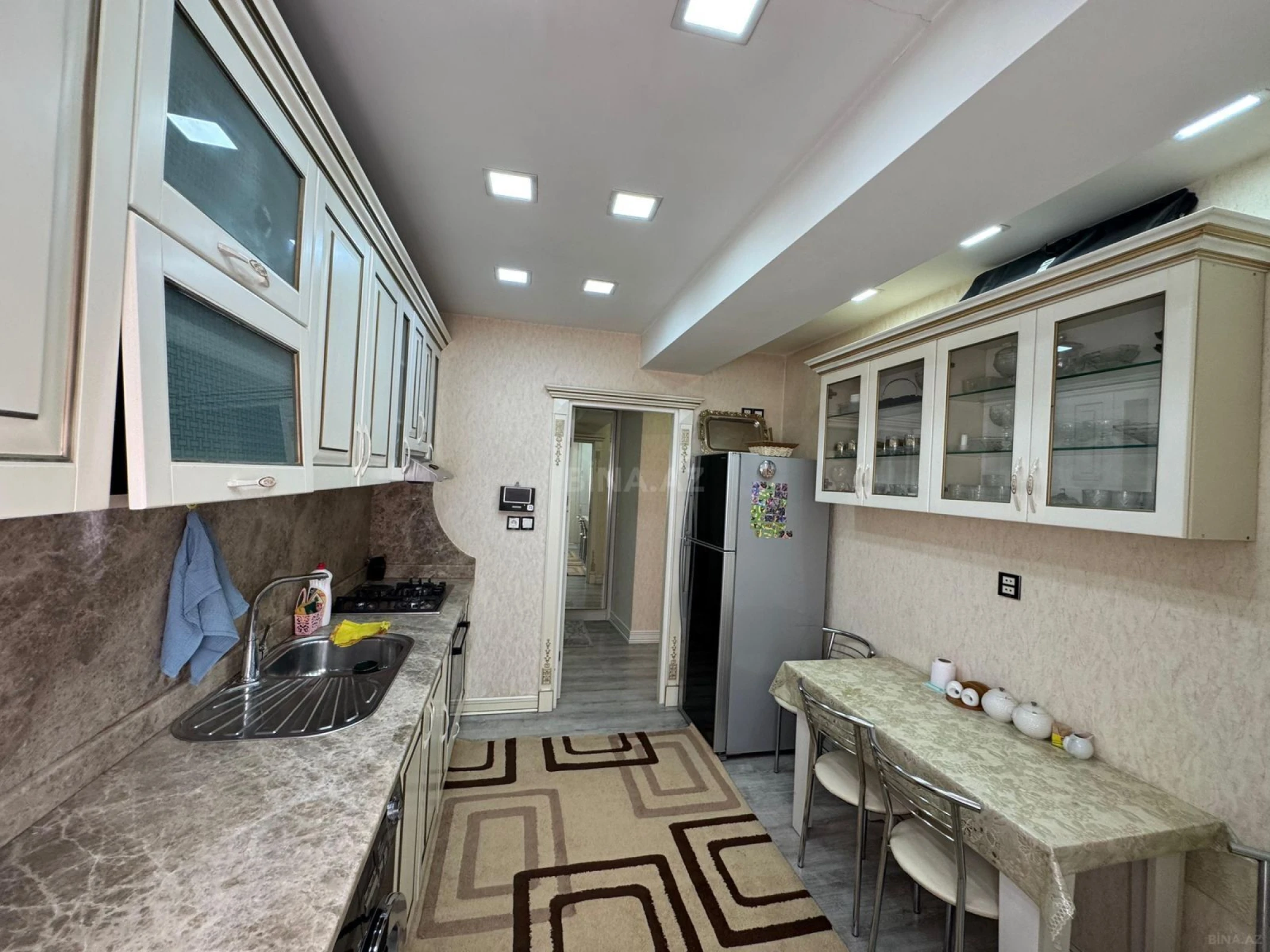 Satılır 2 otaqlı mənzil 68 m²