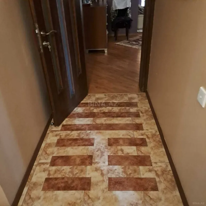Satılır 4 otaqlı mənzil 180 m²