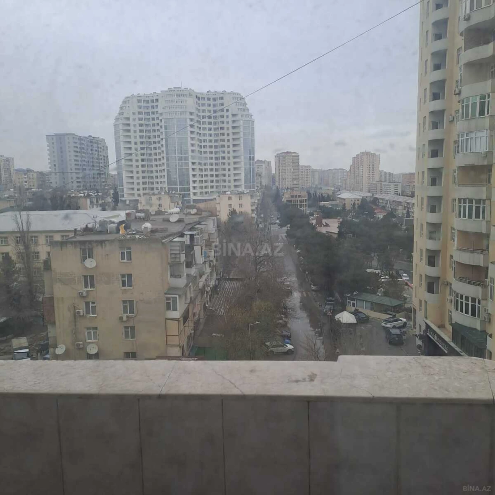 Satılır 4 otaqlı mənzil 180 m²