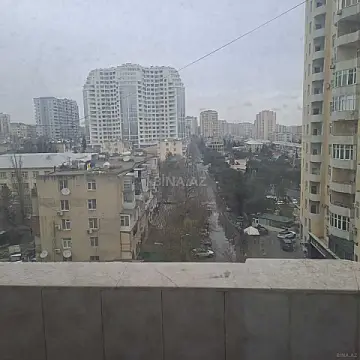 Satılır 4 otaqlı mənzil 180 m²