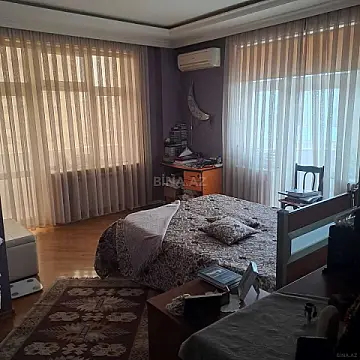 Satılır 4 otaqlı mənzil 180 m²
