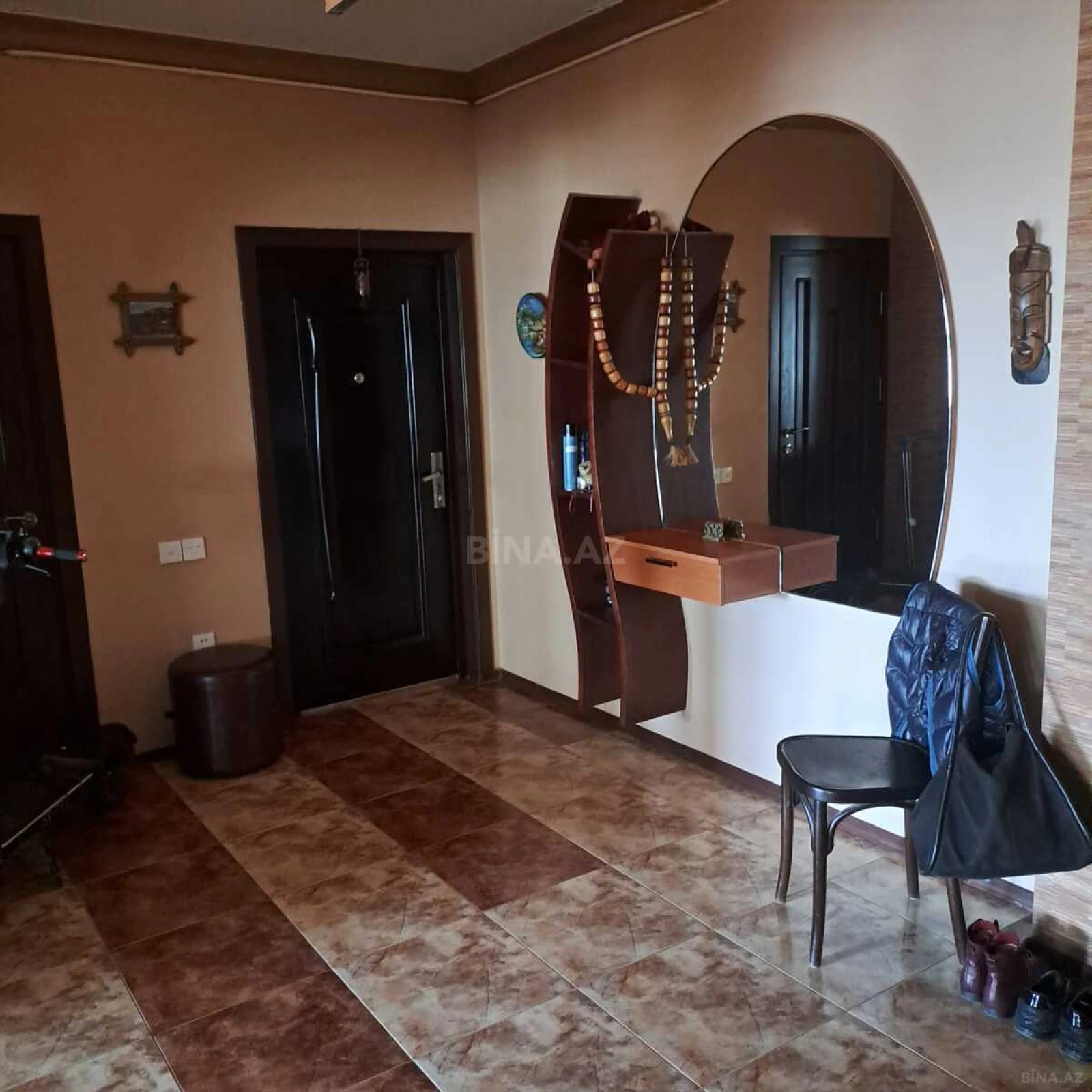 Satılır 4 otaqlı mənzil 180 m²